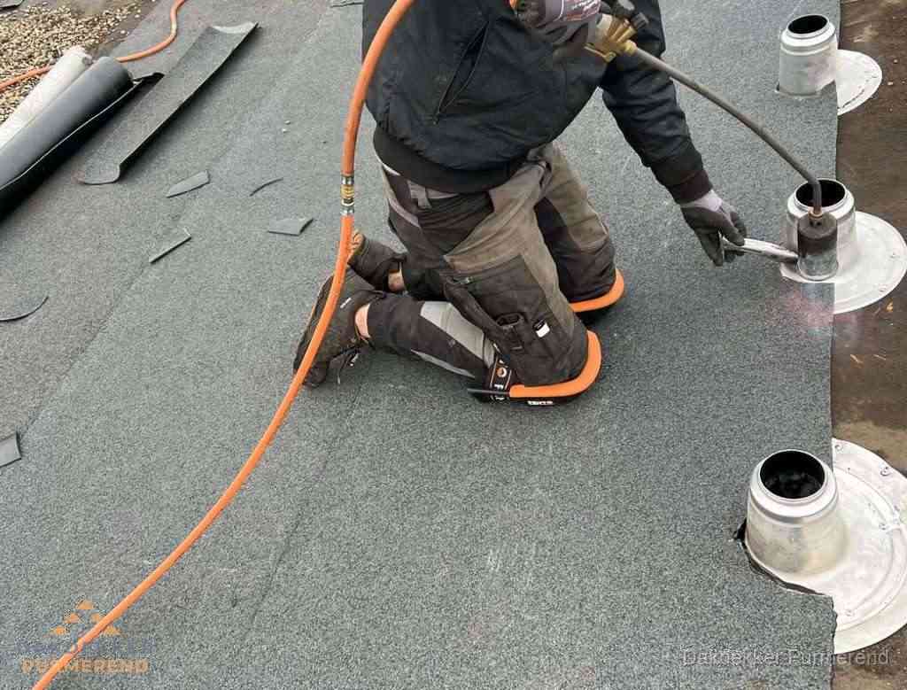 Dakdekker Bitumen Branden Dakdoorvoer Purmerend