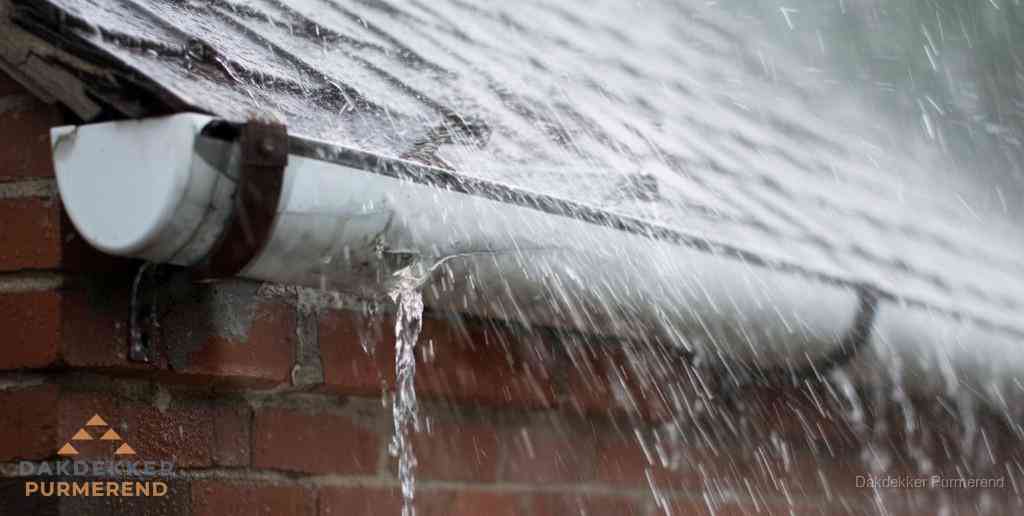 Lekkende Dakgoot Regenval Purmerend