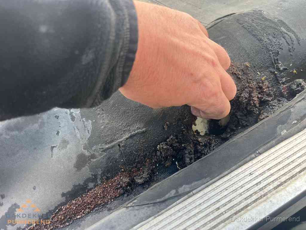 Schade Bitumen Plat Dak Purmerend
